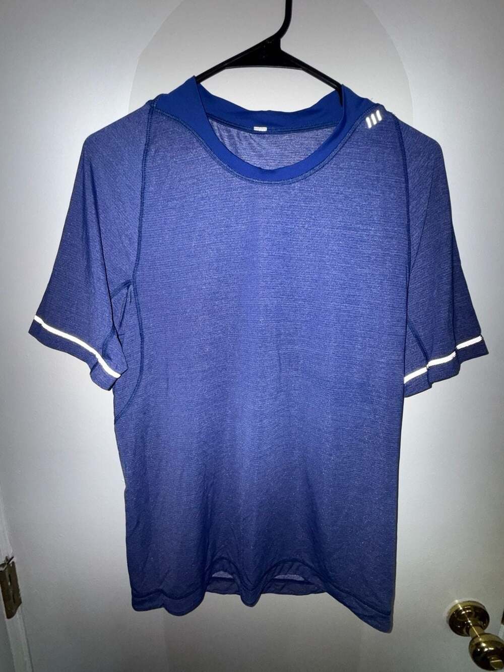Lululemon Metal Vent Tech Shirt Mens Medium Blue Short Sleeve Athleisure